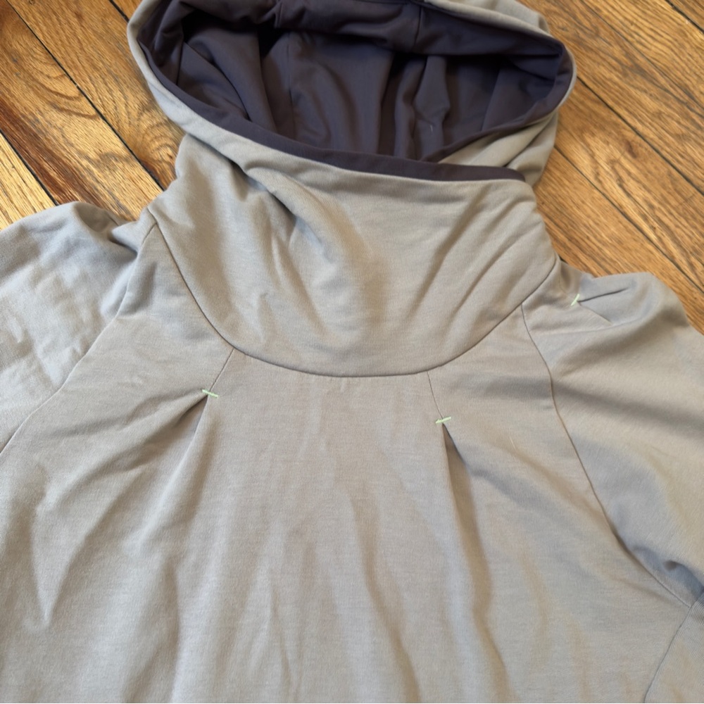 Rare Arc'teryx Women's Detente Hoodie with adorable chest Accents FINAL PRICE - Picture 6 of 13